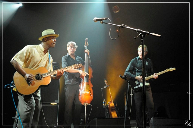 0562 Eric Bibb VIP 09-10-2009 copie (Large).jpg